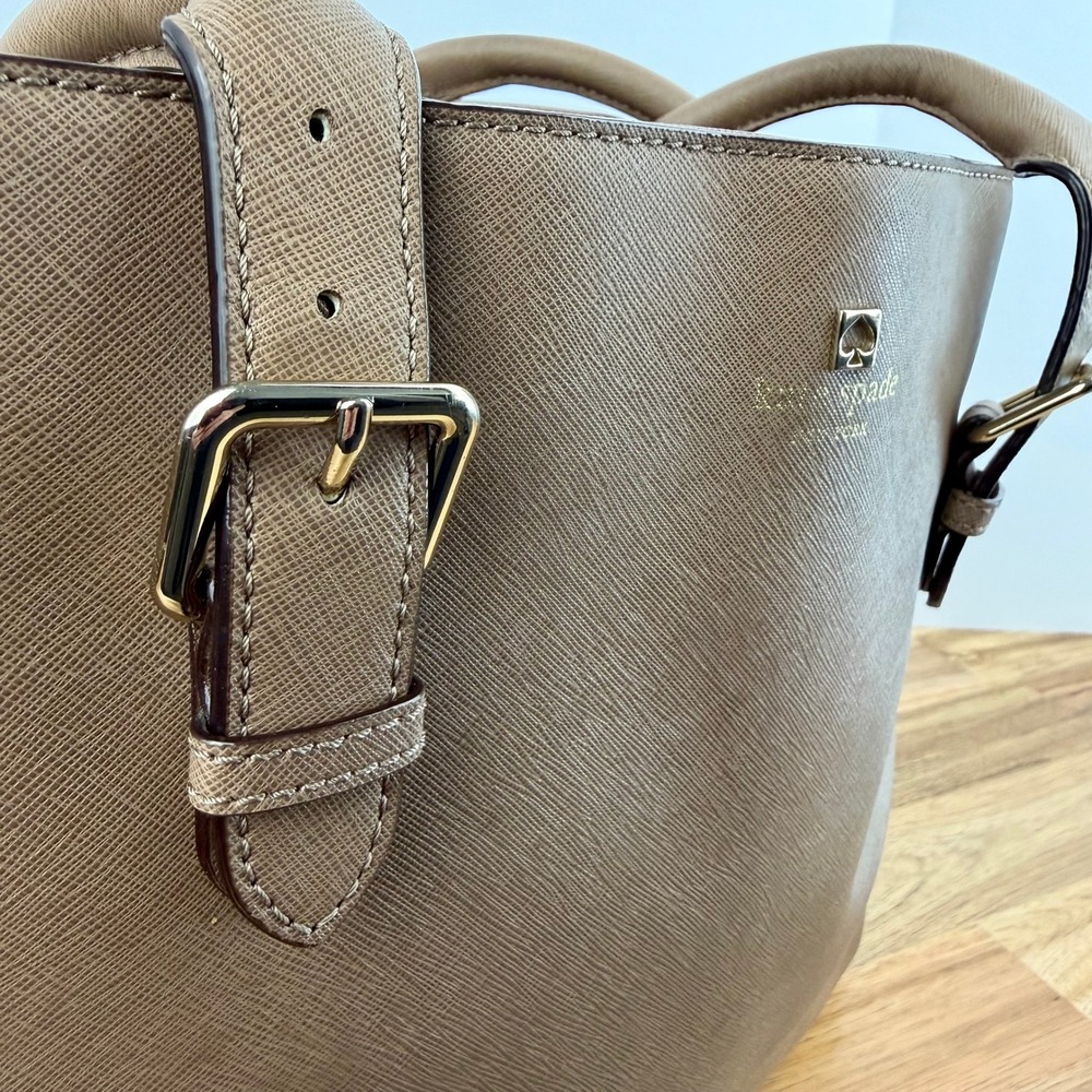 Kate Spade New York Saffiano Leather Tote Bag Taupe Tan Gold Hardware - Picture 5 of 15